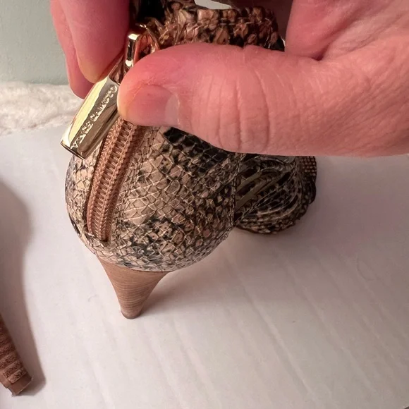 Women's Vince Camutos Strappy 4in High Heel Sandals - Picture 6 of 9